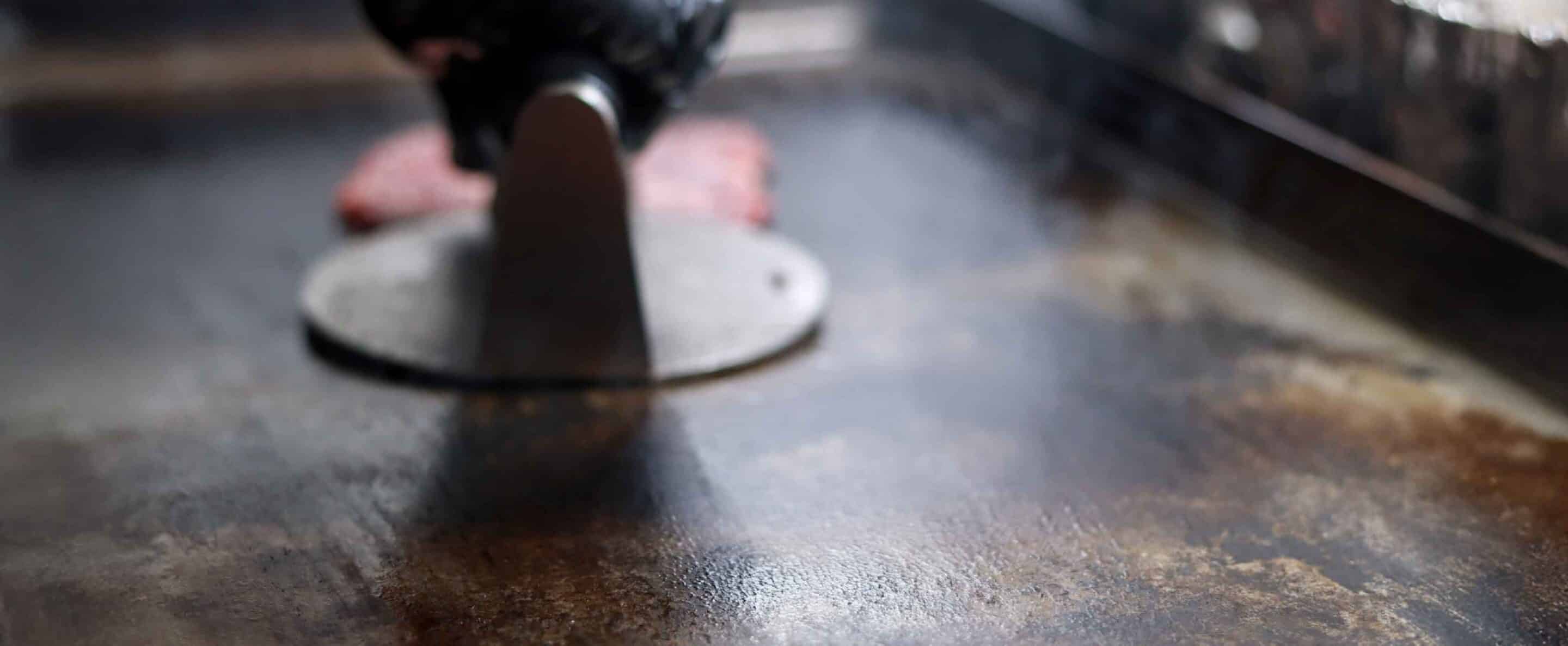Clean a rusty griddle